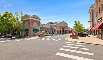 2550 FARMSTEAD Dr, Rockville, MD 20850