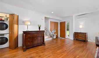 421 Bellevue Ave 2A, Newport, RI 02840