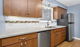 1040 E MOORPARK Ave, Appleton, WI 54911