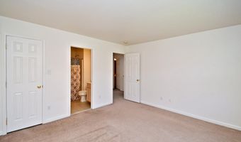 5631 STONECROFT Ln, Allentown, PA 18106