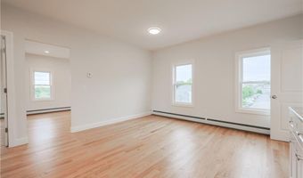 529 Wood St 4th Floor 4, Bristol, RI 02809