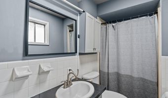 1304 S Adams Ave, Aurora, MO 65605
