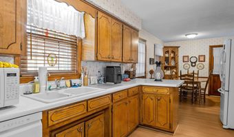 107 Forestdale Dr, Boiling Springs, SC 29316