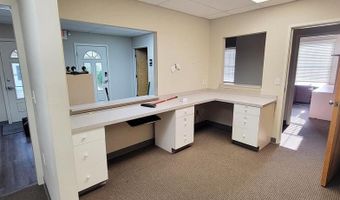 4 E JIMMIE LEEDS Rd 3, Absecon, NJ 08205