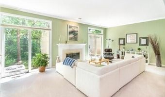 2734 Winter Garden Ct, Ann Arbor, MI 48105