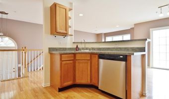 19 MARINA Dr, Bayonne, NJ 07002