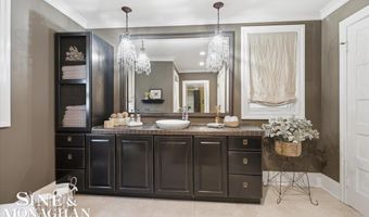 206 Edgewater Dr, Algonac, MI 48001