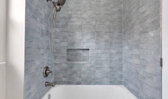 5 Buxton Ct, Barnegat, NJ 08005