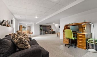 5709 Oak Crest Hill Rd SE, Riverside, IA 52327