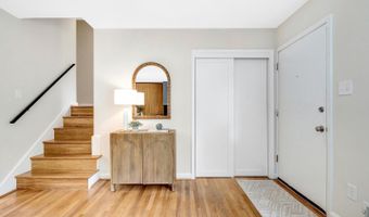 4808 BRADFORD Dr, Annandale, VA 22003