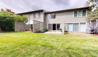718 Peninsula Ct, Ann Arbor, MI 48105