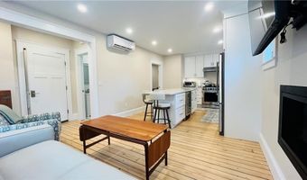 35 Memorial Blvd 1, Newport, RI 02840