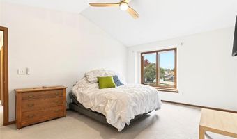 1110 Sandalwood Ct SW, Altoona, IA 50009