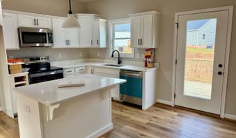 615 Oakleigh Ave, Appomattox, VA 24522