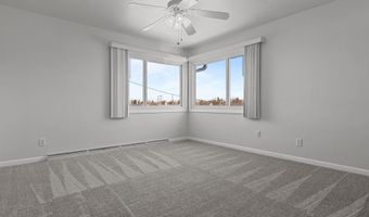 701 E LONGVIEW Dr, Appleton, WI 54911