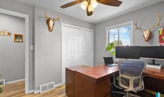 306 E Maple St, Beresford, SD 57004