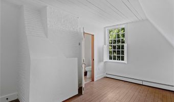 57 Farewell St, Newport, RI 02840