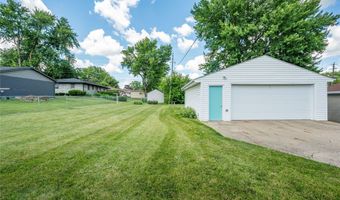 1107 4th St SW, Altoona, IA 50009