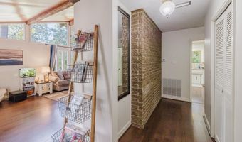 624 Woodland Dr, Benton, AR 72019