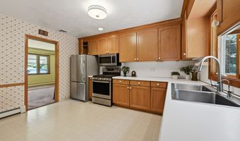 30 Maple Row, Bethel, CT 06801