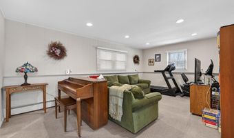 41 Montclair Ave, Airmont, NY 10952