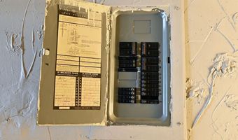 10265 Beaver Trl, Aurora, OH 44202