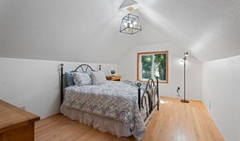 7225 SW JUNIPER Ter, Beaverton, OR 97008