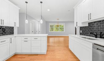 222 Briarwood Ct, Albany, NY 12203