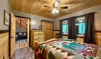 8 Breezy Knoll Ln, Baileyville, ME 04694