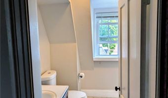412 Bellevue Ave #7, Newport, RI 02840