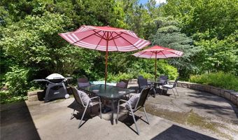 39 Highland Ave, Narragansett, RI 02882