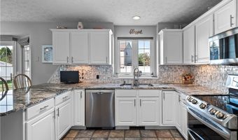 658 Nicole Dr, Amherst, OH 44001