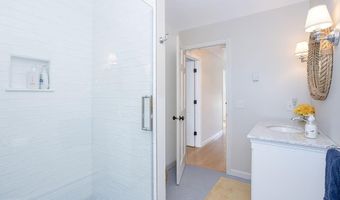8 Key Ct, Newport, RI 02840