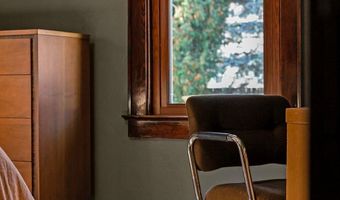 1613 N DIVISION St, Appleton, WI 54911