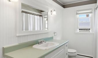 19 Harpoon St, Beachwood, NJ 08722
