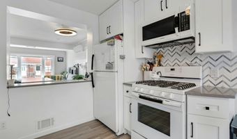 51 E 14TH St, Bayonne, NJ 07002