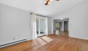 2 Spice Bush Ln, Branford, CT 06405