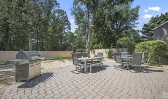 47 Overlea Ln, Aberdeen, NJ 07747