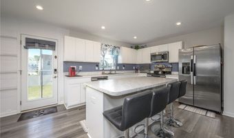 1112 Hidden Lake Blvd, Akron, OH 44312