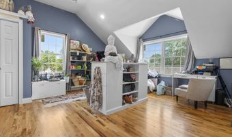 170 Red Oak Rd, Bridgeport, CT 06606