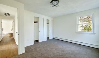 2 Simmons Rd, Barrington, RI 02806