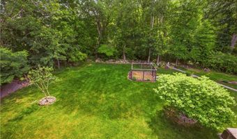 11 Carol Ave, Bristol, RI 02809