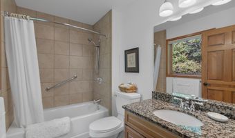 9364 Spring Creek Rd, Amherst, WI 54406