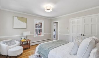 3 Sundale Rd, Cranston, RI 02921