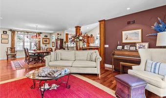 93 Kickemuit Ave, Bristol, RI 02809