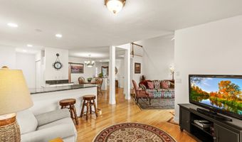 13 Laurel Hill Ct 13, Bourne, MA 02532