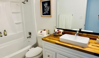 216 AFTON Sq 202, Altamonte Springs, FL 32714