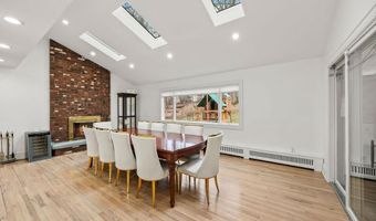 20 Algonquin Cir, Airmont, NY 10952