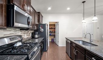 37 Kings Cross Ct, Beaufort, SC 29902