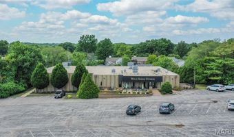 920 Kehrs Mill Rd, Ballwin, MO 63011